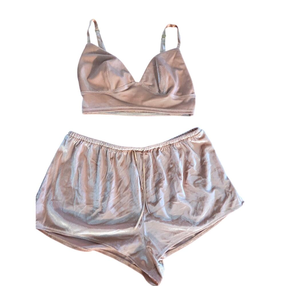 Victoria’s Secret pink velour matching bra and shorts set Size Small